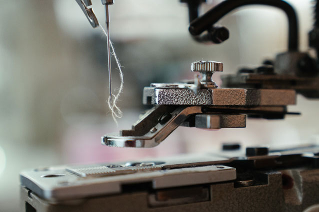The upper thread of the machine always breaks